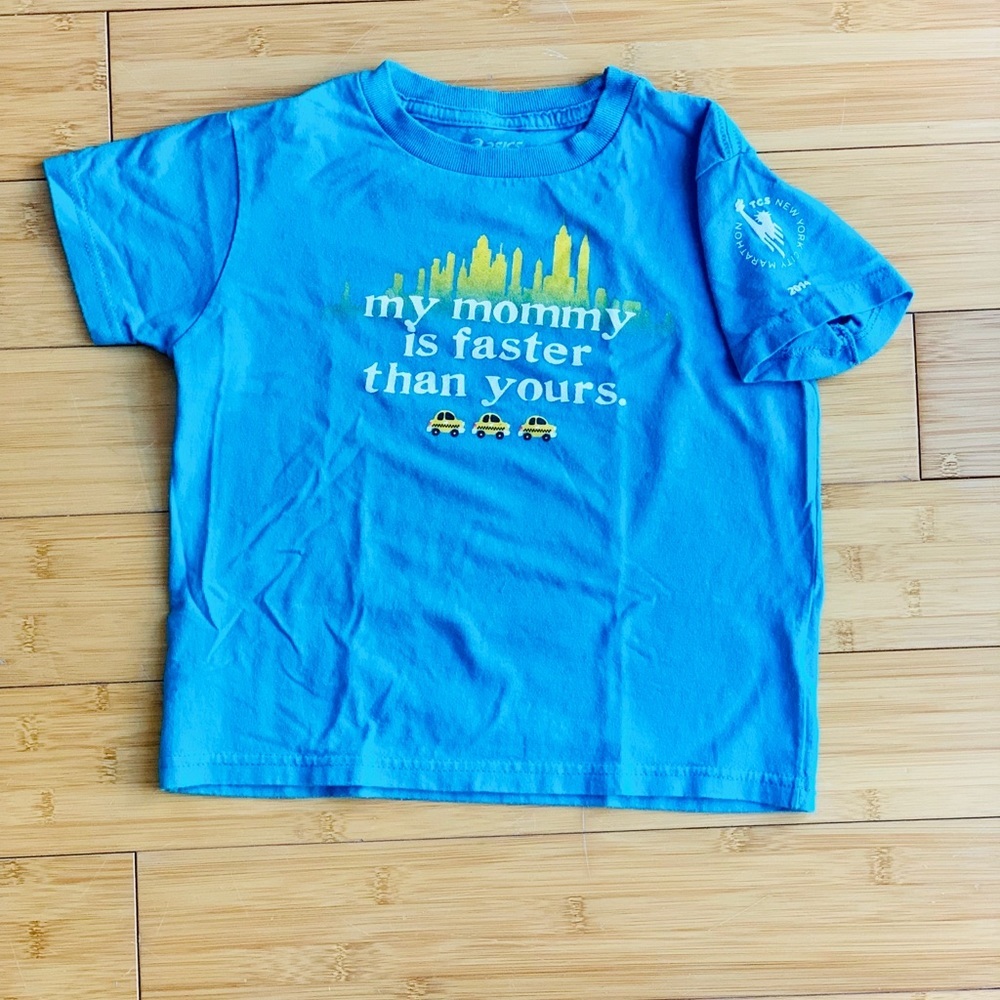 𝅺Child’s ASICS NYC Marathon cheering shirt sz 5/6